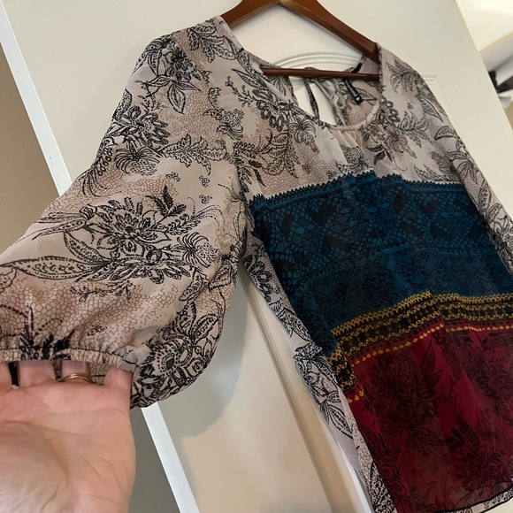HeartSoul Semi- Sheer 3 Pattern Polyester Blouse Women’s Size Medium - Picture 3 of 11